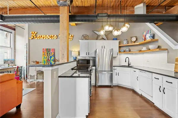 308 W 8th ST #401, Kansas City, MO 64105
