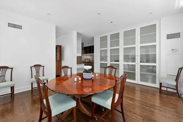 4950 Central ST #405, Kansas City, MO 64112