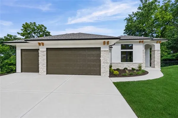 10410 River Hills DR, Parkville, MO 64152