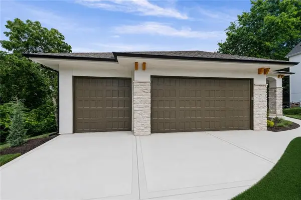 10410 River Hills DR, Parkville, MO 64152