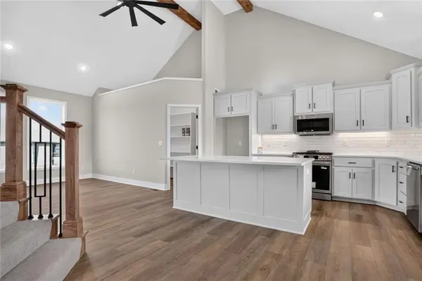 7045 NW Yulich CT, Parkville, MO 64152
