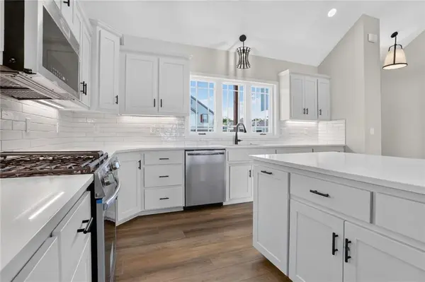 7045 NW Yulich CT, Parkville, MO 64152