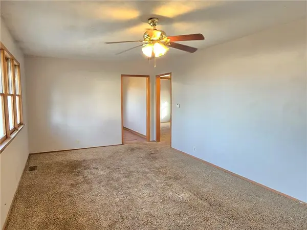 401 W 1st ST, Cherryvale, KS 67335