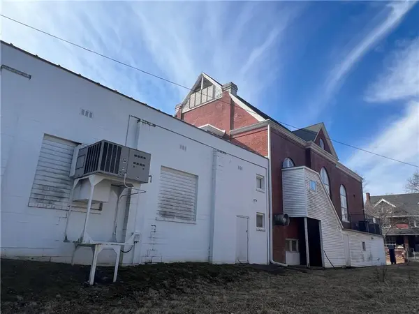 415 N 17th ST, St Joseph, MO 64501