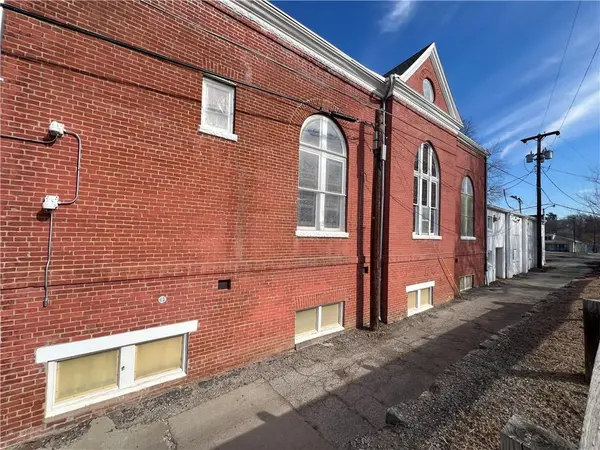 415 N 17th ST, St Joseph, MO 64501