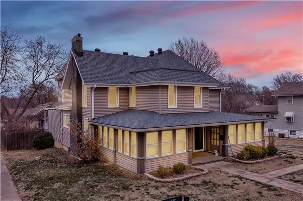 121 W North ST, Warrensburg, MO 64093