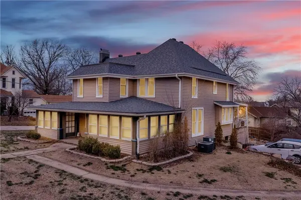 121 W North ST, Warrensburg, MO 64093