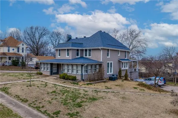 121 W North ST, Warrensburg, MO 64093