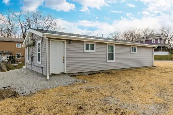 2023 College AVE, Kansas City, MO 64129