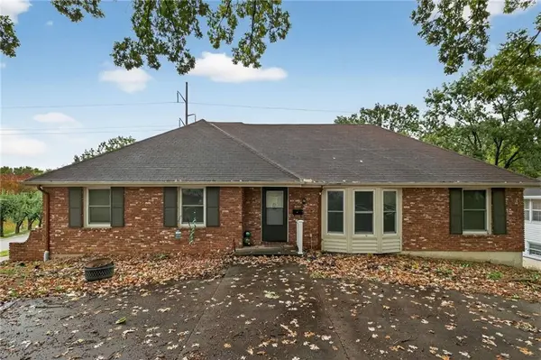 6761 N Woodland AVE, Kansas City, MO 64118