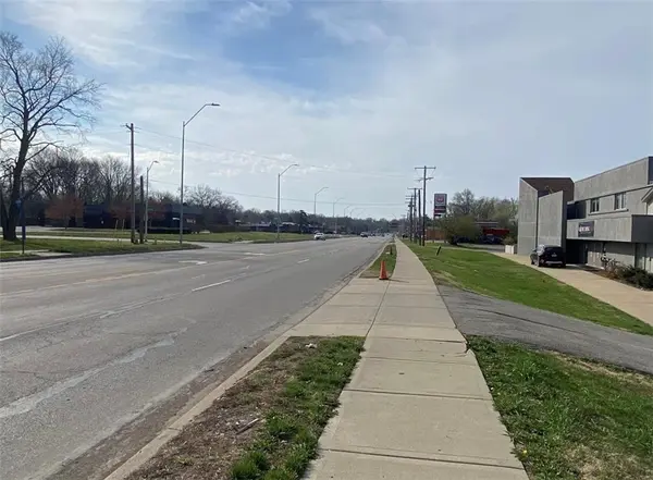 10306 Blue Ridge BLVD, Kansas City, MO 64134