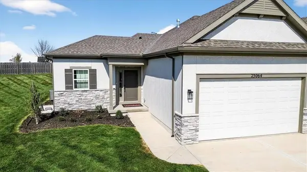 24982 W 94th PL, Lenexa, KS 66227