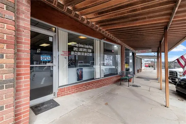 9 E Washington ST, Carrollton, MO 64633