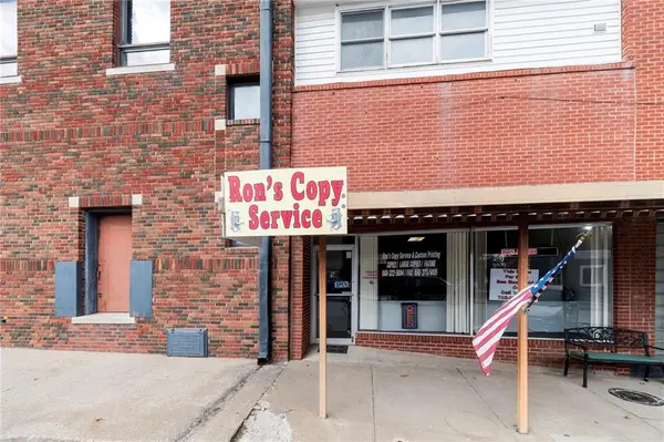 9 E Washington ST, Carrollton, MO 64633