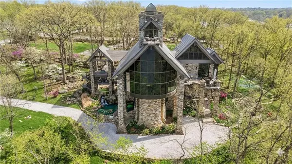 16900 Highland Ridge DR, Loch Lloyd, MO 64012
