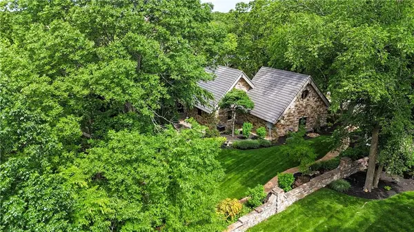 16900 Highland Ridge DR, Loch Lloyd, MO 64012