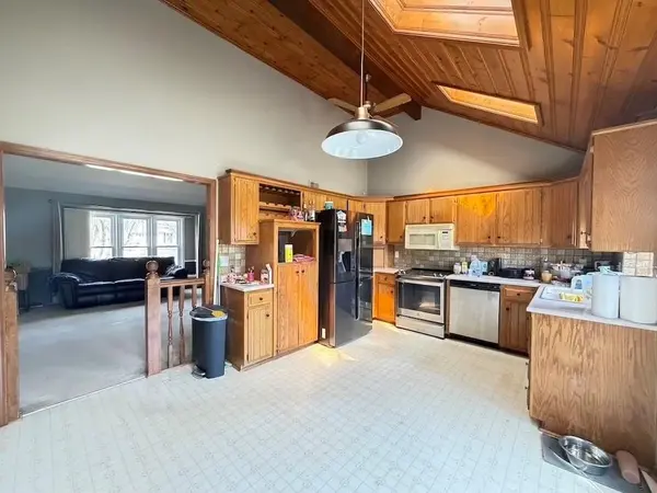 613 SE Brentwood DR, Lee's Summit, MO 64063