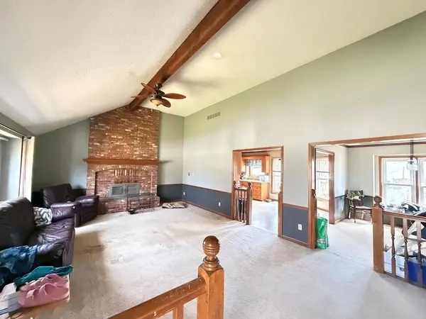 613 SE Brentwood DR, Lee's Summit, MO 64063