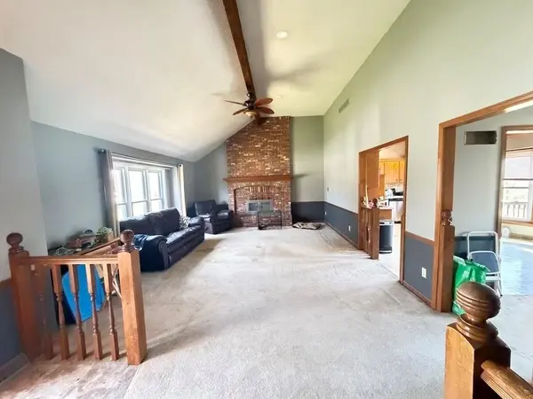 613 SE Brentwood DR, Lee's Summit, MO 64063