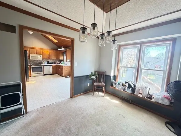 613 SE Brentwood DR, Lee's Summit, MO 64063