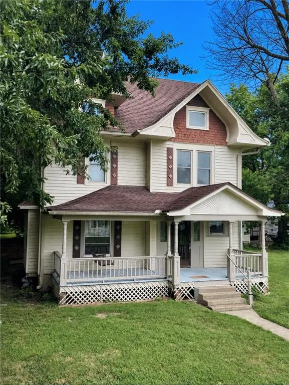 602 W Walnut ST, Grain Valley, MO 64029
