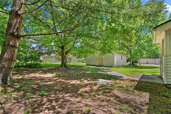602 W Walnut ST, Grain Valley, MO 64029