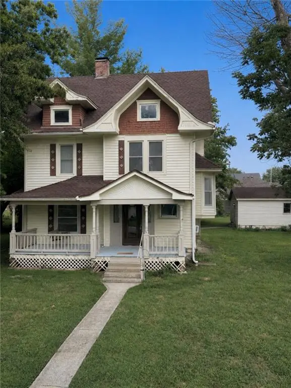 602 W Walnut ST, Grain Valley, MO 64029