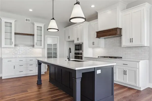 17008 W 172nd Ter ST, Olathe, KS 66062
