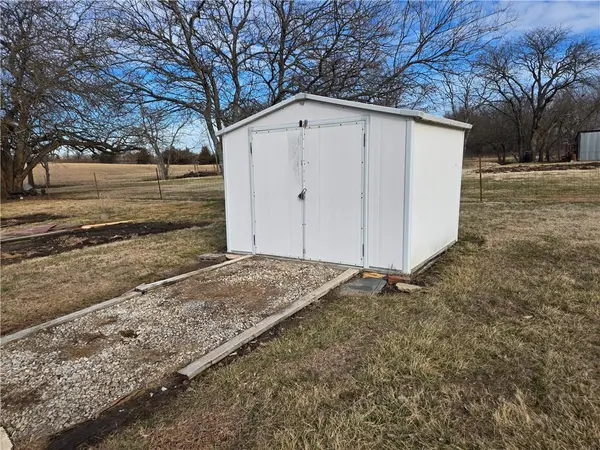 32188 Osawatomie RD, Paola, KS 66071