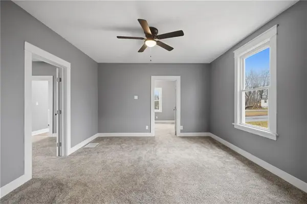 2113 Jefferson ST, Lexington, MO 64067