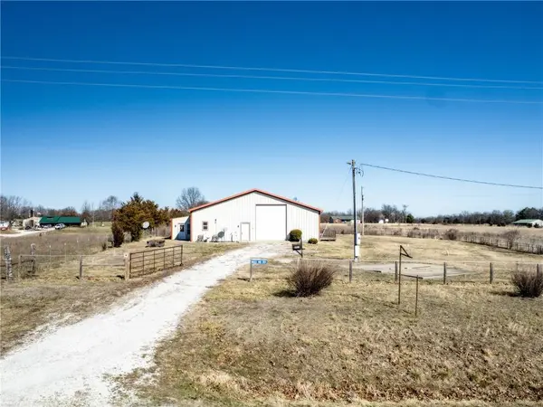 8823 NE OO HWY, Calhoun, MO 65323