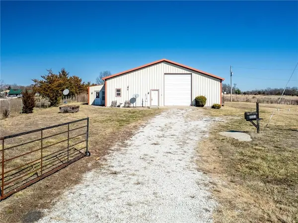 8823 NE OO HWY, Calhoun, MO 65323