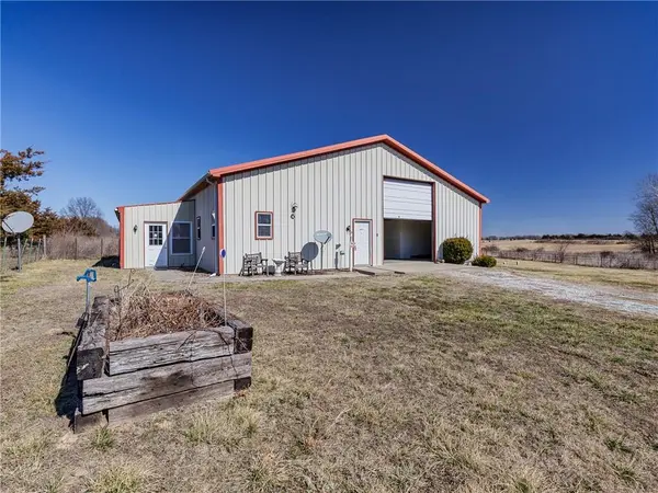 8823 NE OO HWY, Calhoun, MO 65323