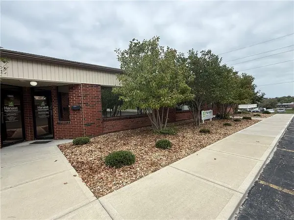 1982-1984 NW Copper Oaks CIR, Blue Springs, MO 64015