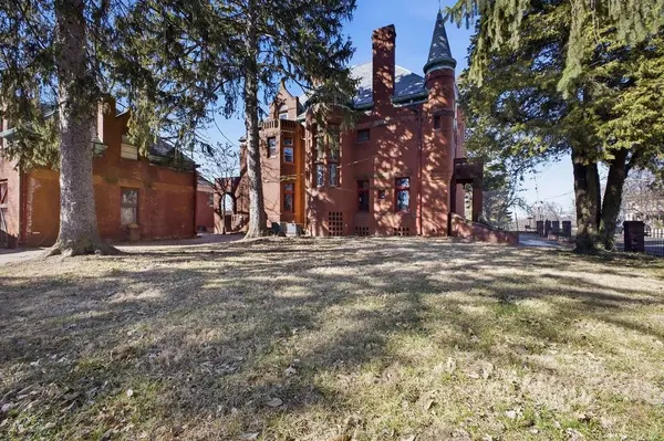 802 Hall ST, St Joseph, MO 64501