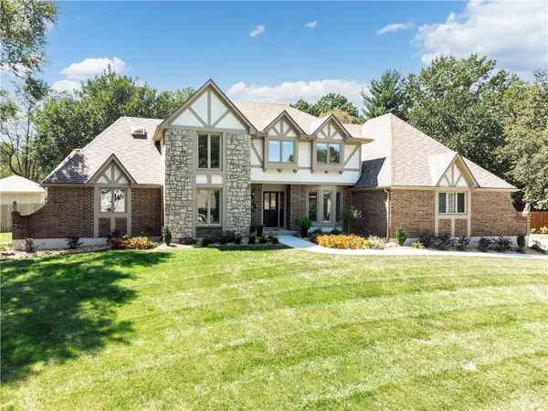 1303 NW Hawk Creek DR, Blue Springs, MO 64015