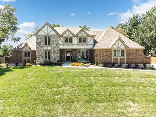 1303 NW Hawk Creek DR, Blue Springs, MO 64015