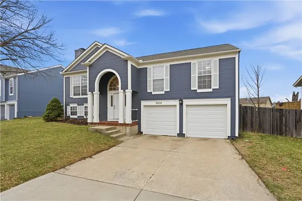 2616 SW Winchester DR, Lee's Summit, MO 64063