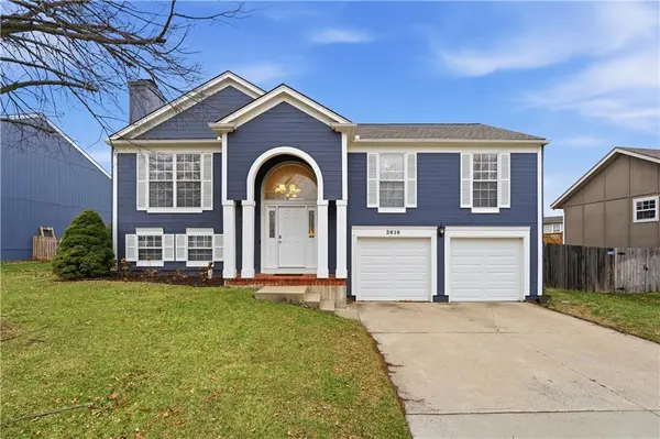 2616 SW Winchester DR, Lee's Summit, MO 64063