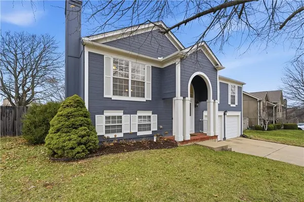 2616 SW Winchester DR, Lee's Summit, MO 64063