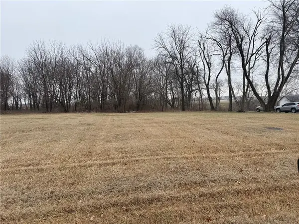 2505 NE Douglas ST, Lee's Summit, MO 64064