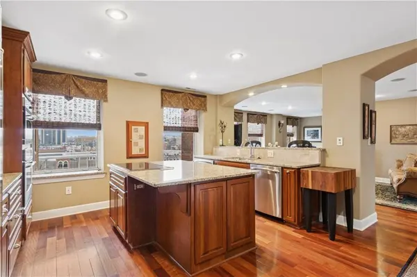 229 Ward Pkwy #604B, Kansas City, MO 64112