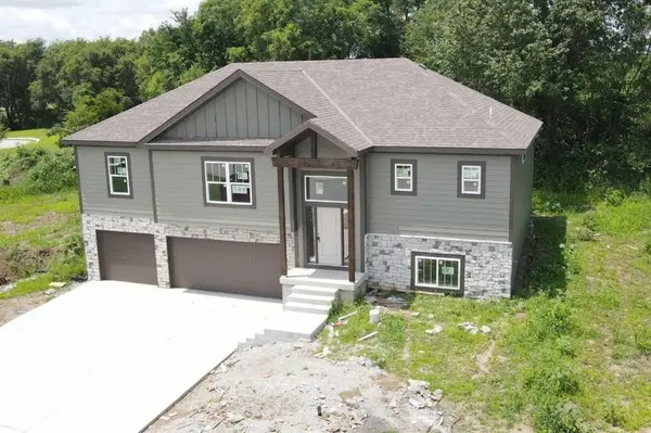 108 Johnson CIR, Dearborn, MO 64439