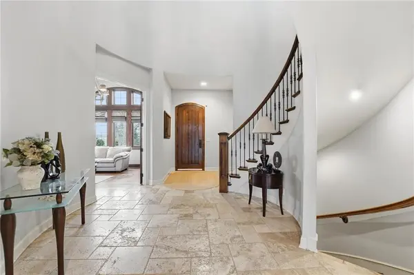 7060 N National DR, Parkville, MO 64152