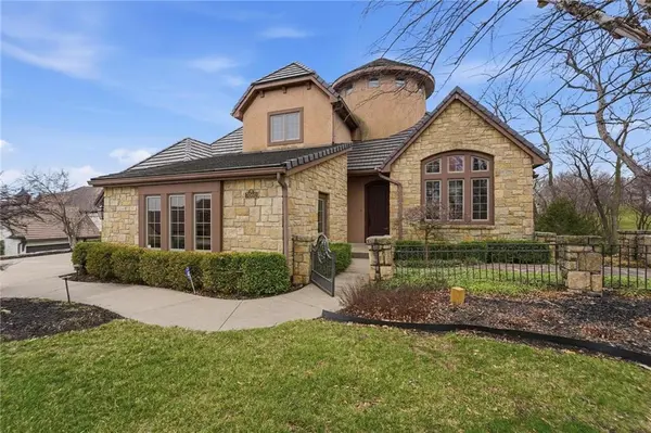 7060 N National DR, Parkville, MO 64152