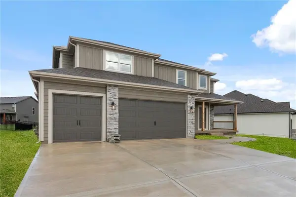 17132 W 164th TER, Olathe, KS 66062