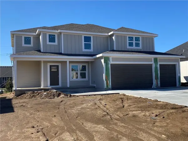 17132 W 164th TER, Olathe, KS 66062