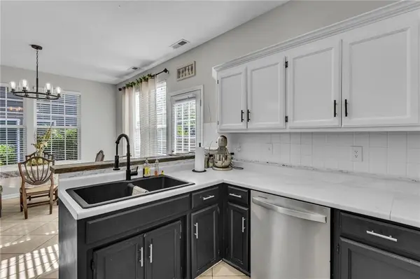 408 Eisenhower RD, Baldwin City, KS 66006