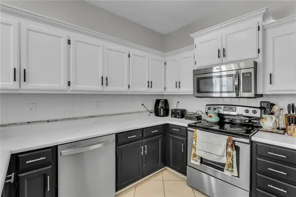 408 Eisenhower RD, Baldwin City, KS 66006