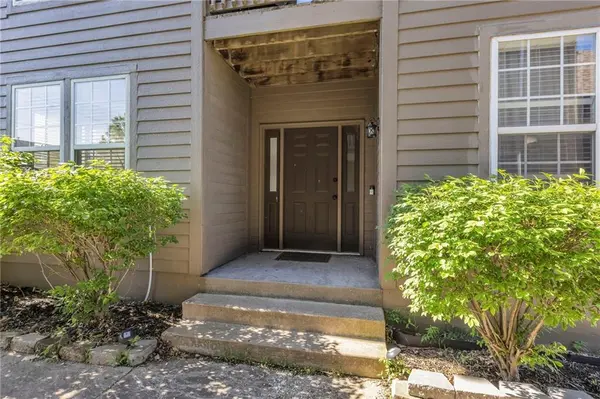 408 Eisenhower RD, Baldwin City, KS 66006